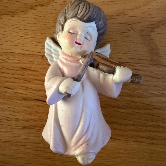 Artmark Collection Set of 6 Porcelain Angels Playing Instruments - Picture 3 of 15